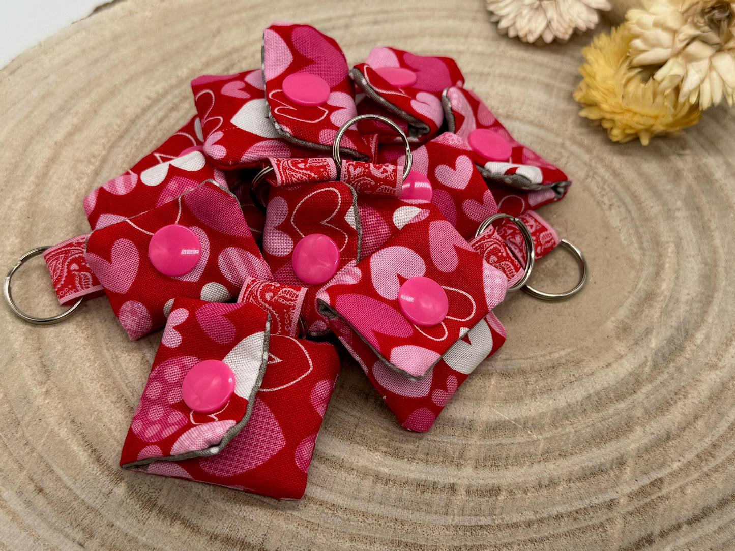 Schlüsselanhänger Mini Tasche mit Einkaufswagenchip praktische Mini Geldbörse rot mit rosa roten Herzen