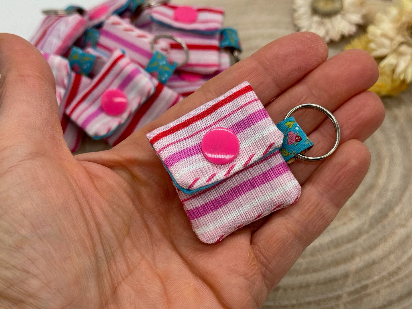 Schlüsselanhänger Mini Tasche mit Einkaufswagenchip praktische Mini Geldbörse rosa rote Streifen