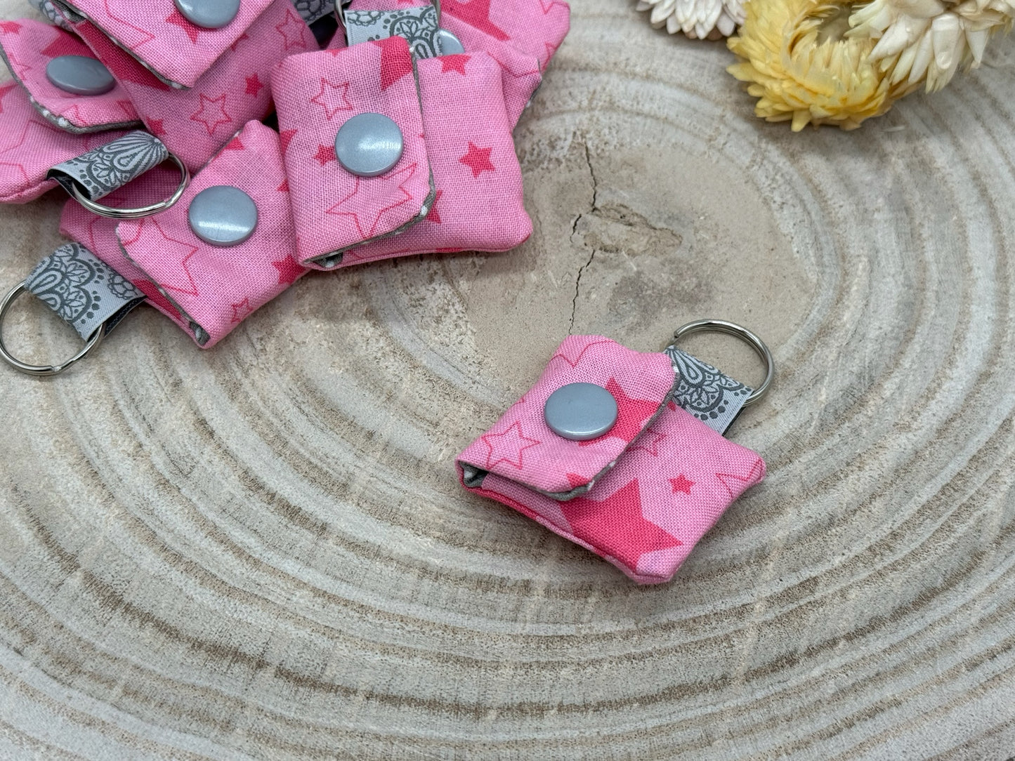 Schlüsselanhänger Mini Tasche mit Einkaufswagenchip praktische Mini Geldbörse rosa mit Sterne
