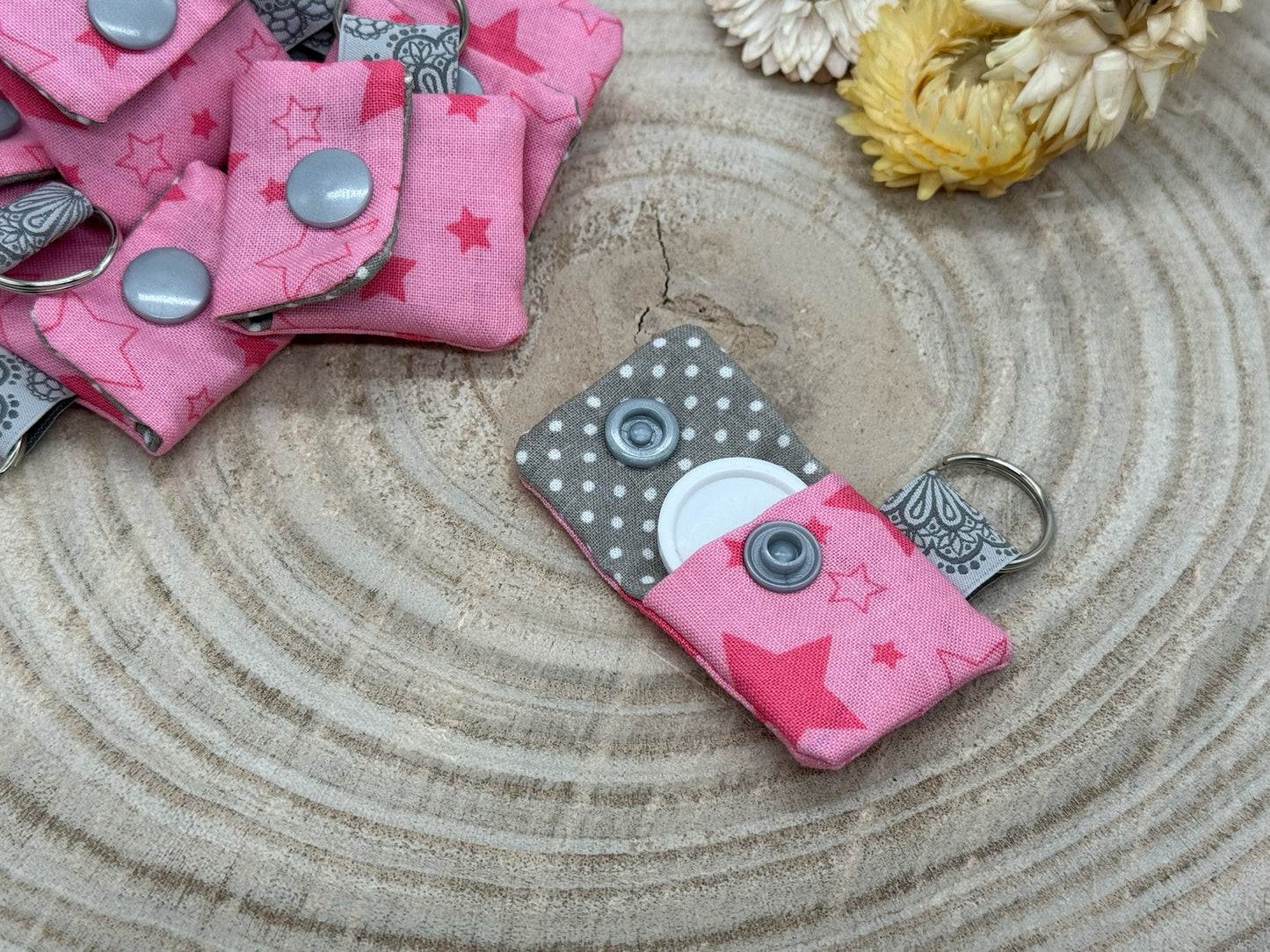 Schlüsselanhänger Mini Tasche mit Einkaufswagenchip praktische Mini Geldbörse rosa mit Sterne