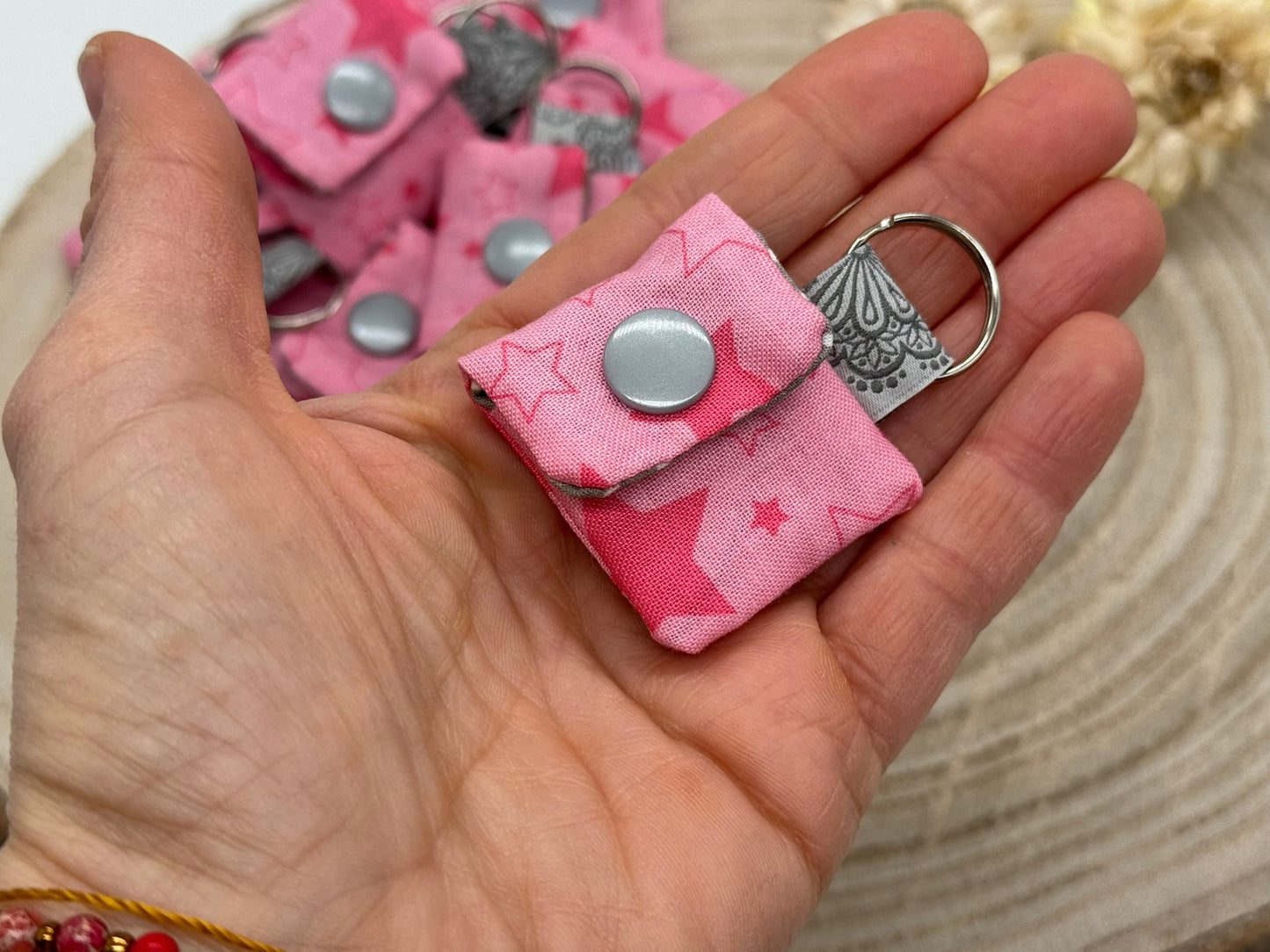 Schlüsselanhänger Mini Tasche mit Einkaufswagenchip praktische Mini Geldbörse rosa mit Sterne