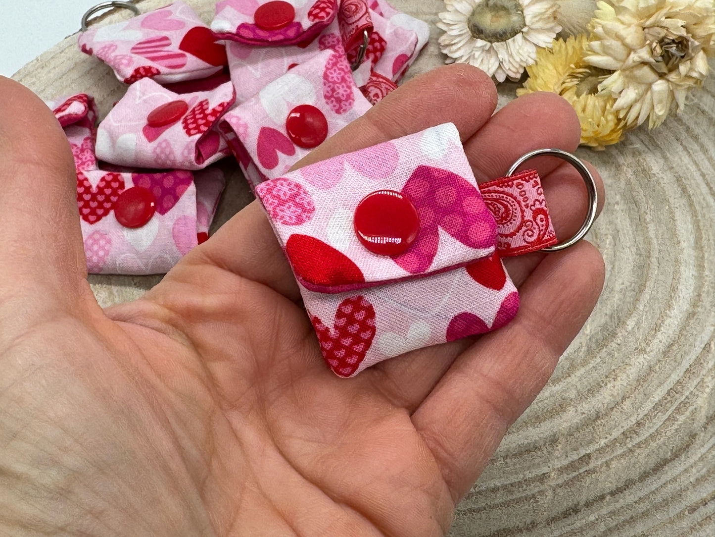 Schlüsselanhänger Mini Tasche mit Einkaufswagenchip praktische Mini Geldbörse rosa mit Herzen