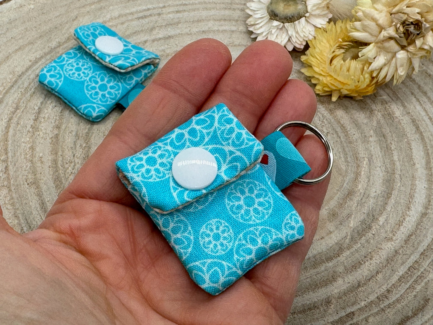 Schlüsselanhänger Mini Tasche mit Einkaufswagenchip praktische Mini Geldbörse blau mit Ornamenten
