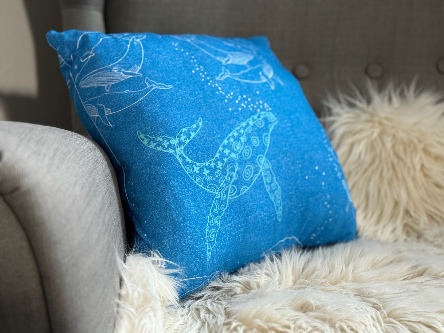 Handgemachtes weiches gemütliches Kissen Kuschelkissen Dekokissen Reisekissen blau mit Wale