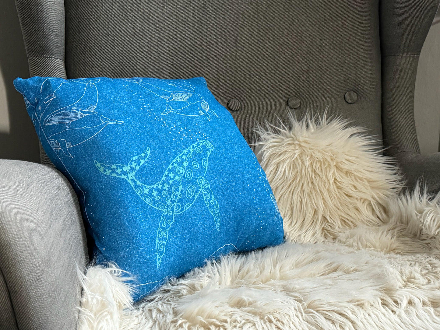 Handgemachtes weiches gemütliches Kissen Kuschelkissen Dekokissen Reisekissen blau mit Wale