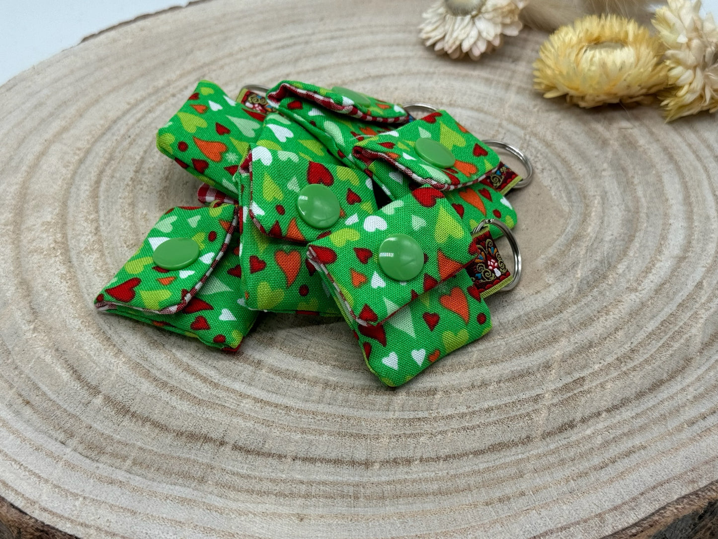 Schlüsselanhänger Mini Tasche mit Einkaufswagenchip praktische Mini Geldbörse grün mit Herzen