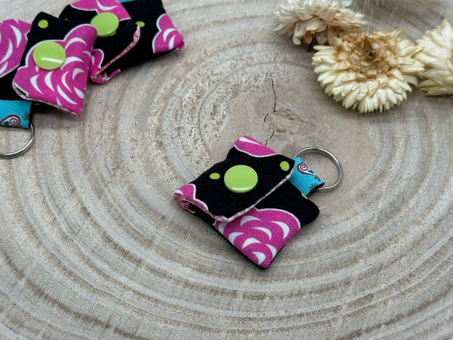 Schlüsselanhänger Mini Tasche mit Einkaufswagenchip praktische Mini Geldbörse schwarz mit rosa Blumen