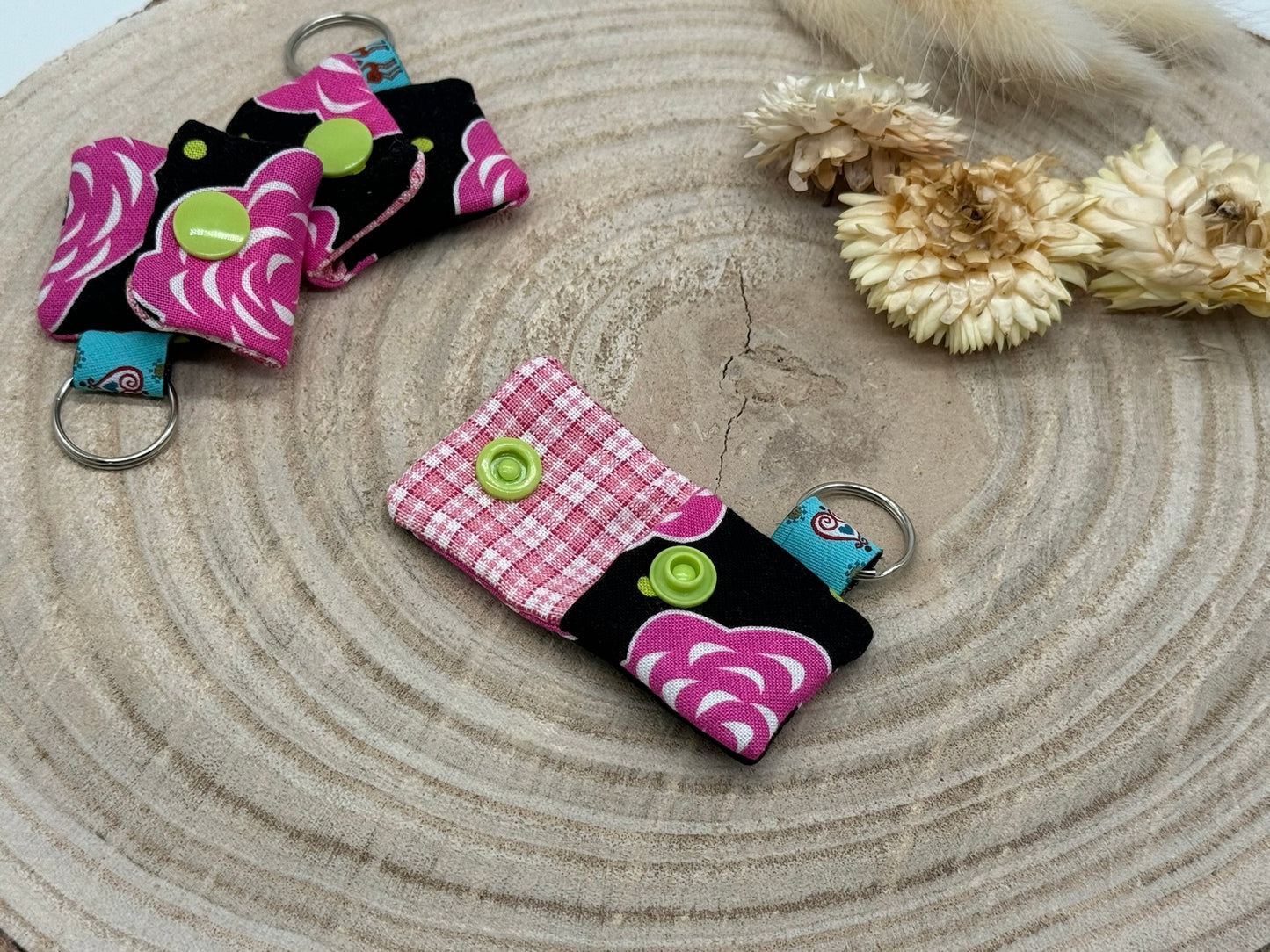 Schlüsselanhänger Mini Tasche mit Einkaufswagenchip praktische Mini Geldbörse schwarz mit rosa Blumen