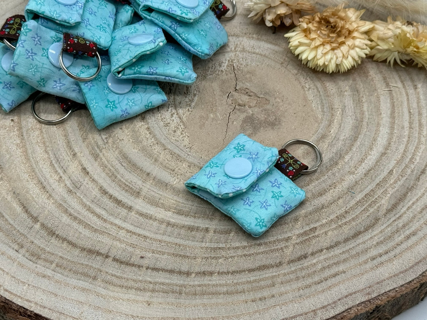 Schlüsselanhänger Mini Tasche mit Einkaufswagenchip praktische Mini Geldbörse hellblau mit Blätter