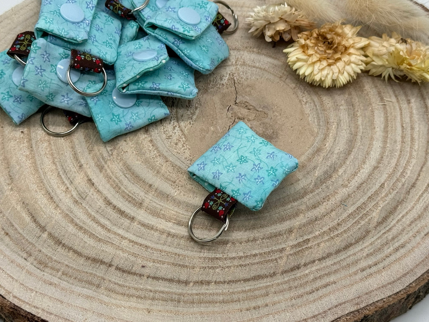 Schlüsselanhänger Mini Tasche mit Einkaufswagenchip praktische Mini Geldbörse hellblau mit Blätter