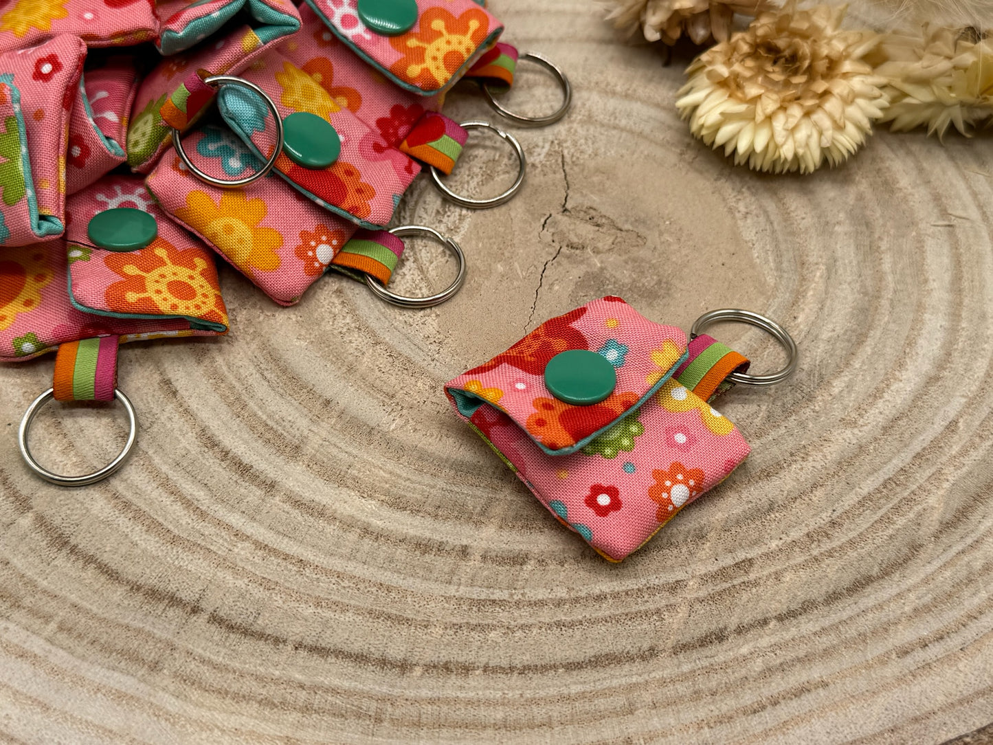 Schlüsselanhänger Mini Tasche mit Einkaufswagenchip praktische Mini Geldbörse rosa mit bunten Blumen