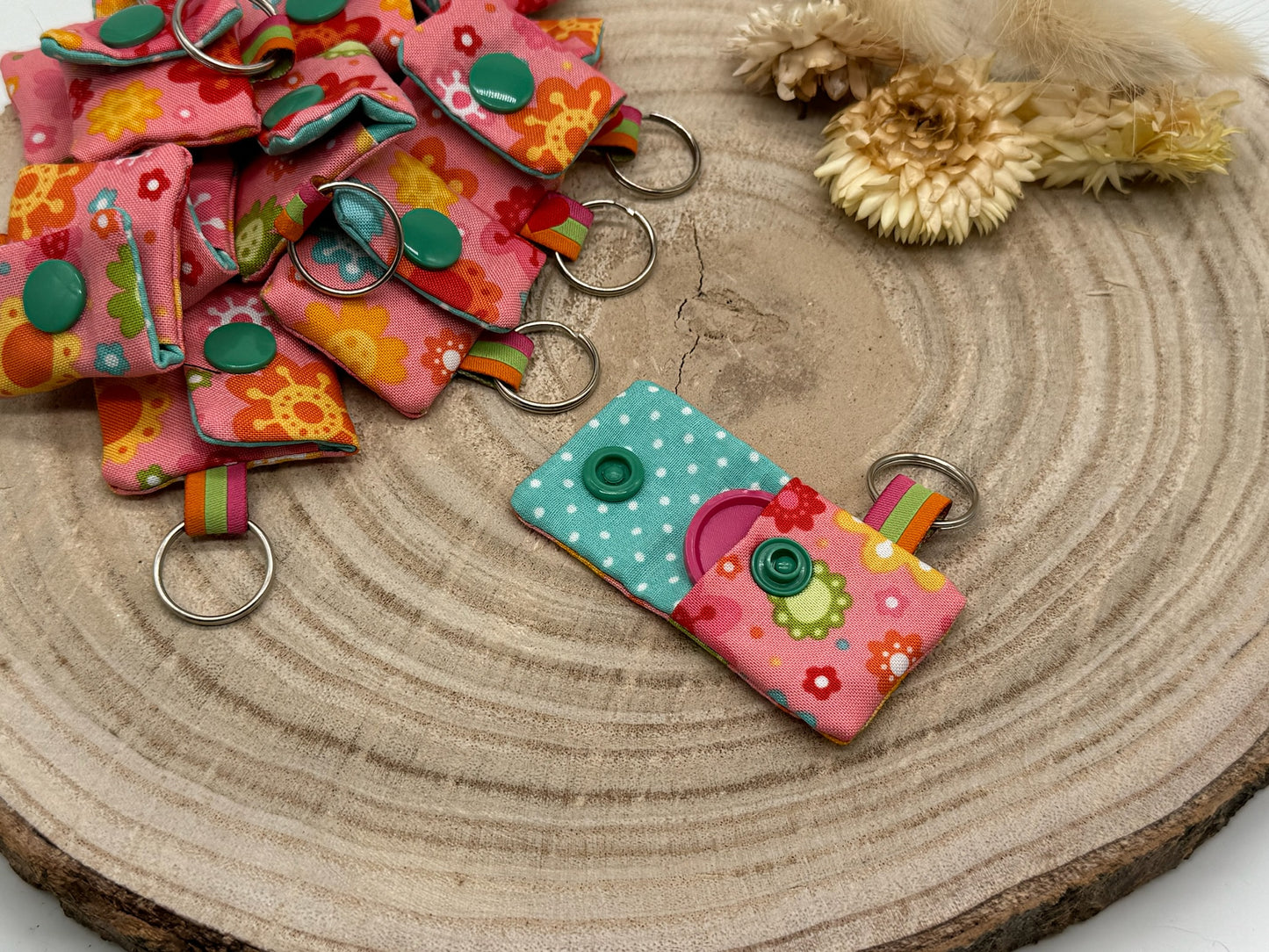 Schlüsselanhänger Mini Tasche mit Einkaufswagenchip praktische Mini Geldbörse rosa mit bunten Blumen