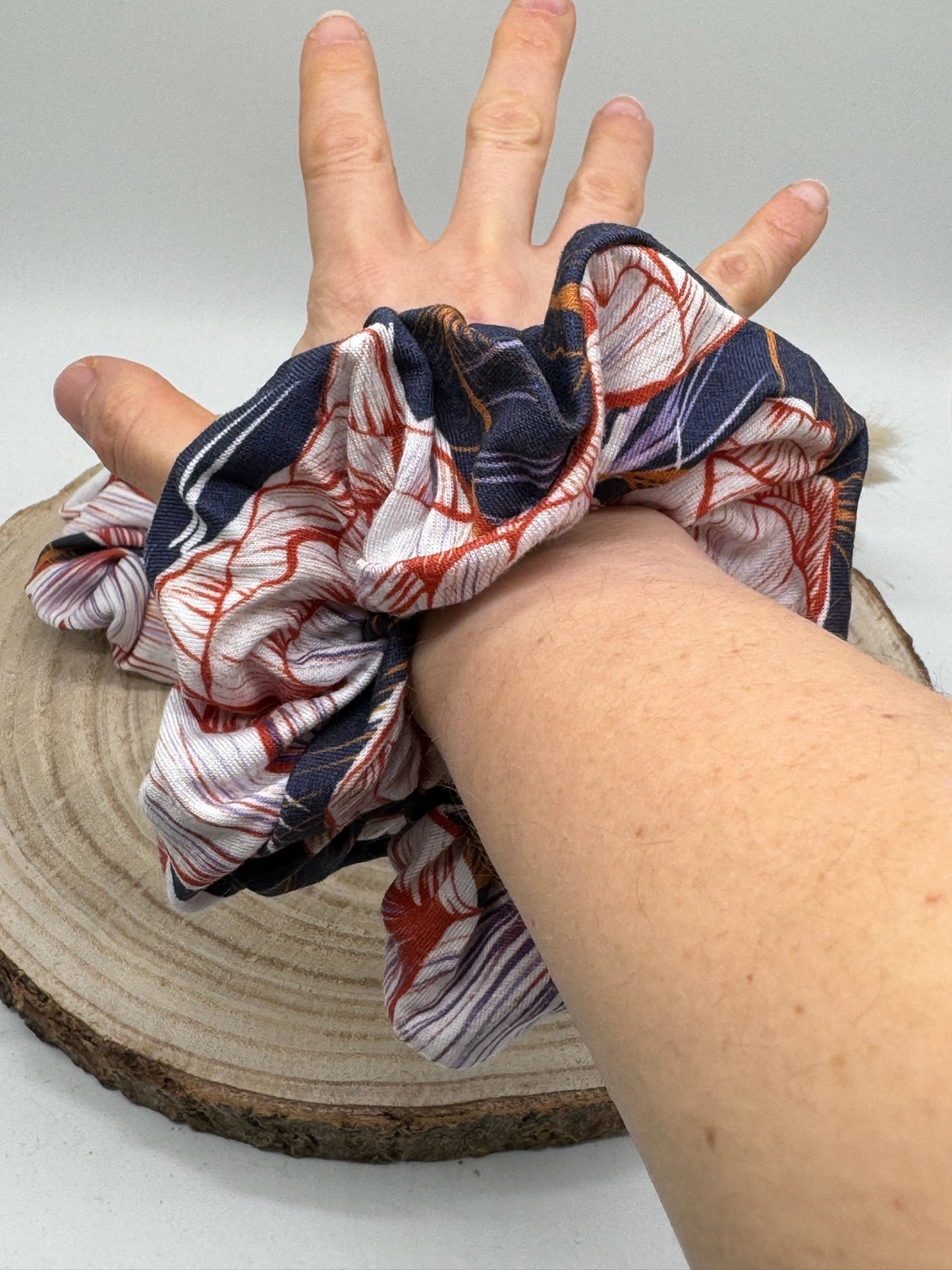 Scrunchie Haargummi elastisches Haarband blau mit rosa Blüten für feines oder dickes Haar