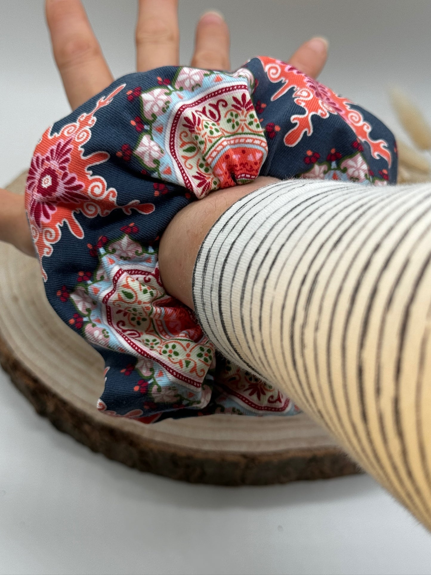 Jersey Scrunchie Haargummi Orient Muster auf blau