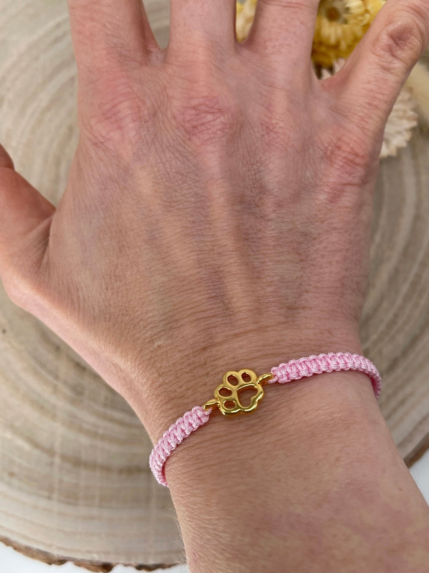 Makrameearmband Freundschaftsarmband Schmuck Armband mit goldfarbenes Edelstahl Element Tier Pfote