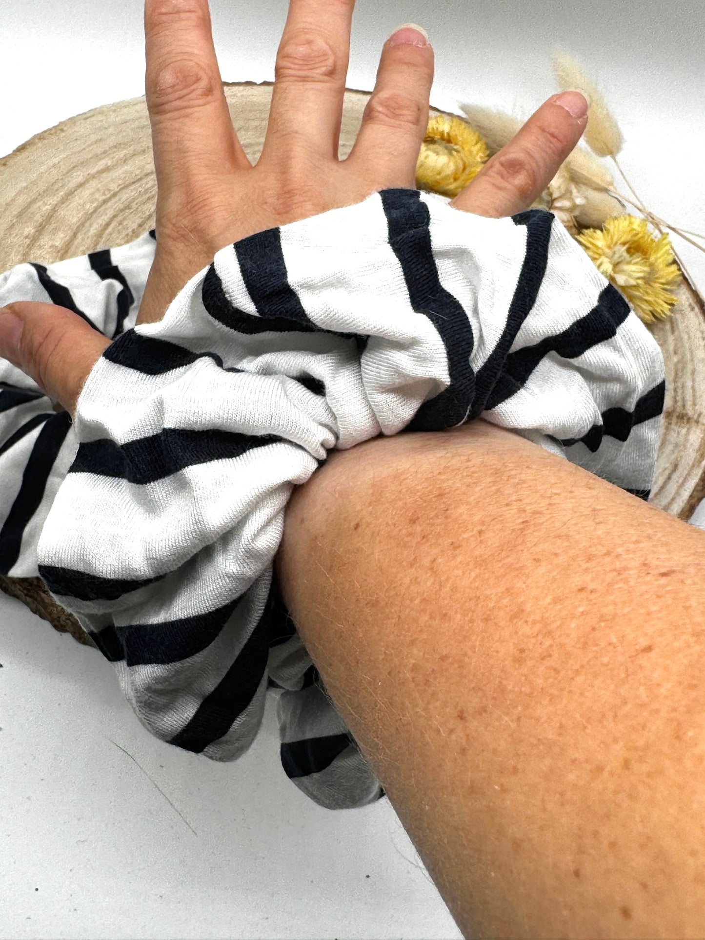 Scrunchie Haargummi elastisches Haarband Haarschmuck Streifen weiß blau für feines oder dickes Haar