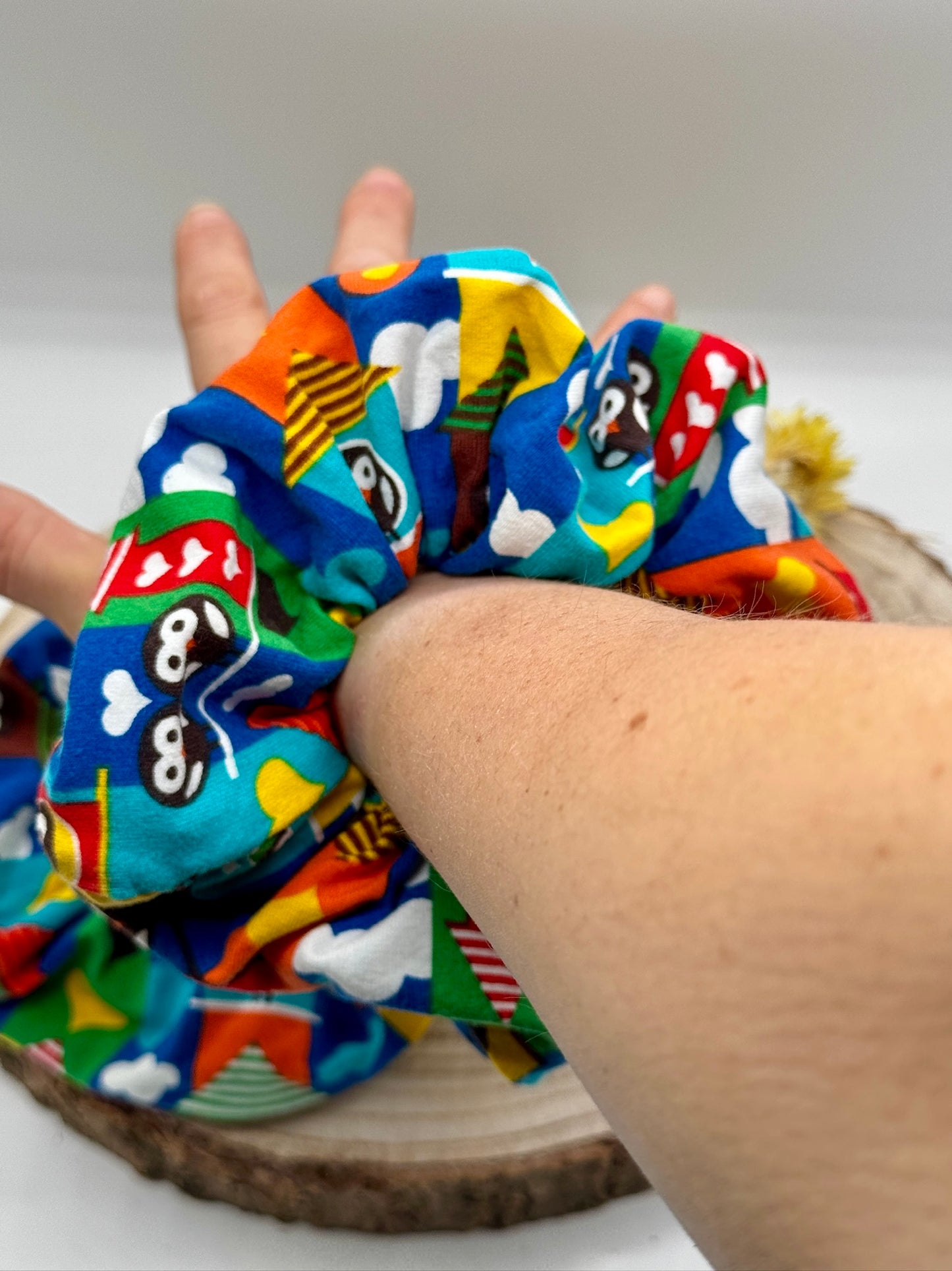 Scrunchie Haargummi buntes Eulen Dorf Blau