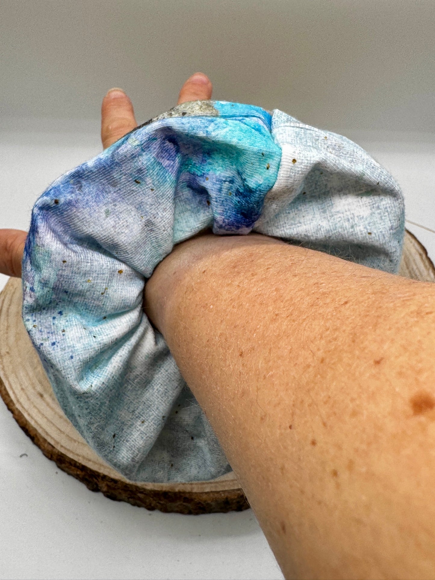 Scrunchie Haargummi Batik Blumen blau
