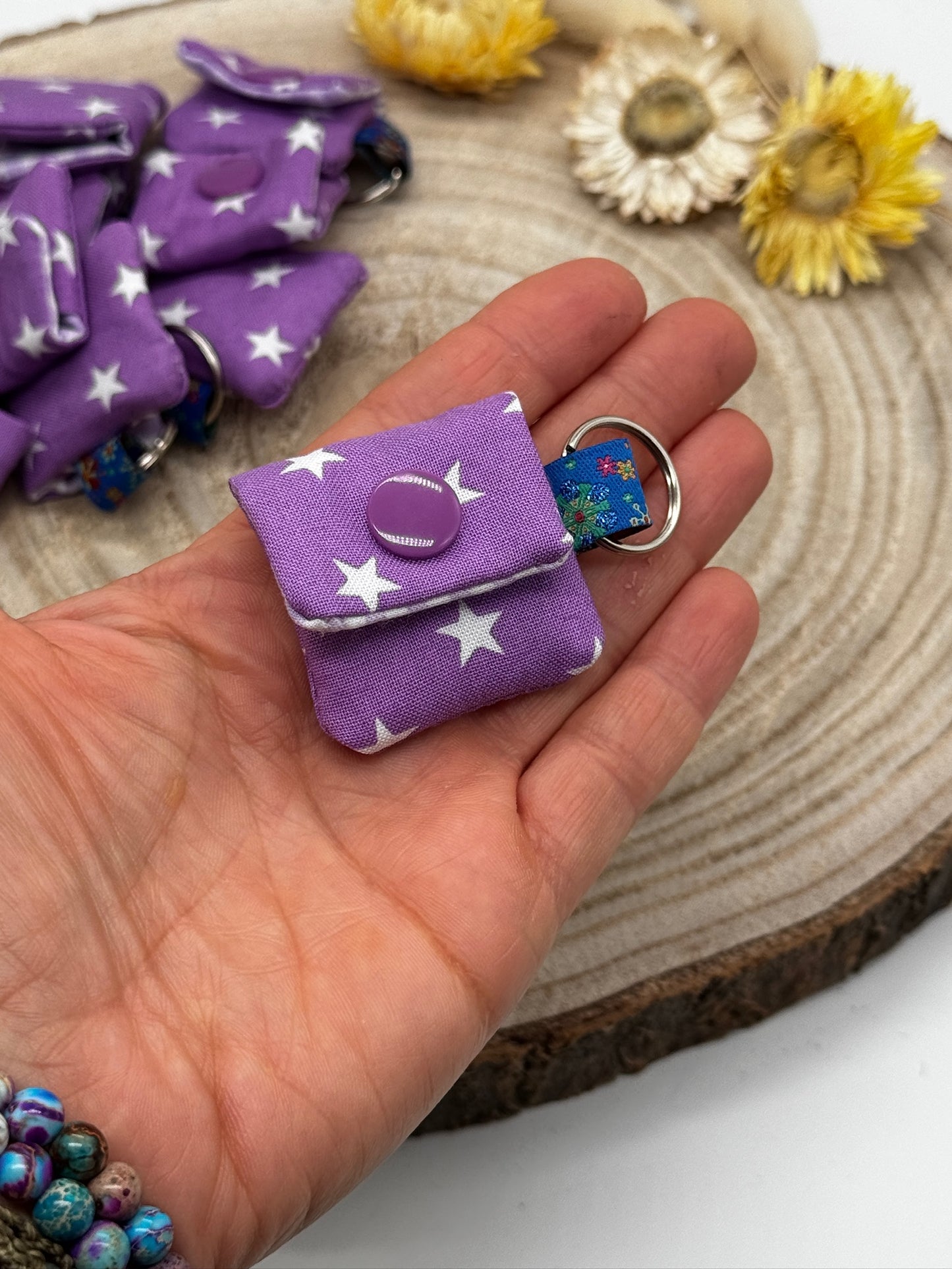 Schlüsselanhänger Mini Tasche mit Einkaufswagenchip praktische Mini Geldbörse lila Sterne