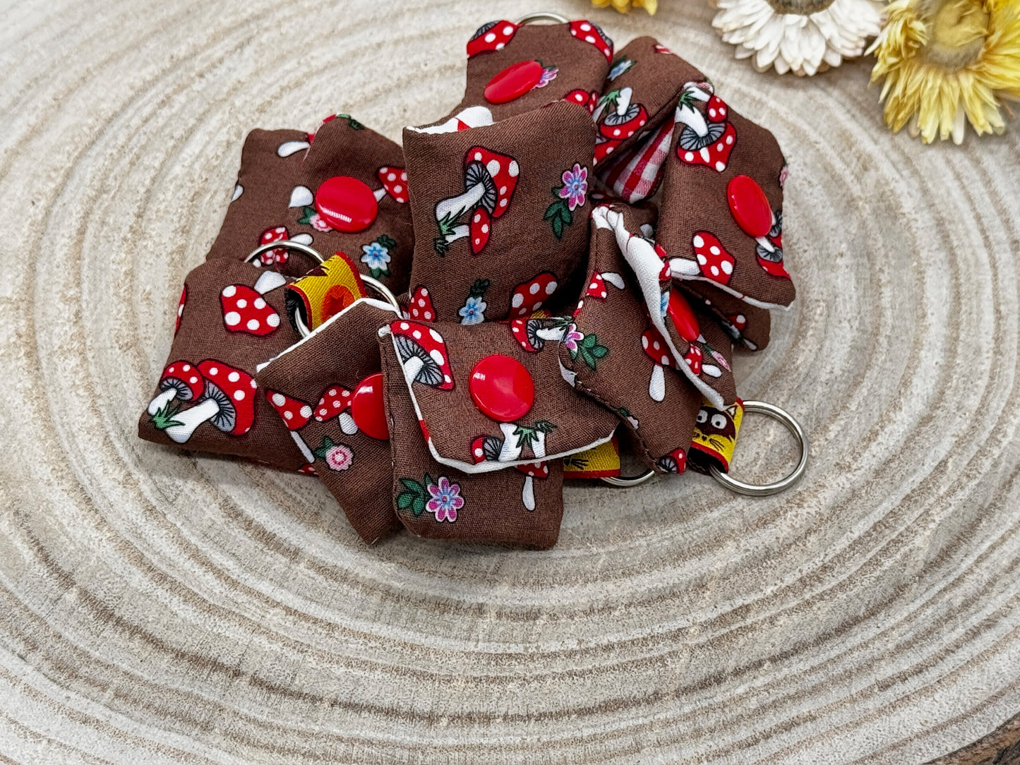 Schlüsselanhänger Mini Tasche mit Einkaufswagenchip praktische Mini Geldbörse braun mit Pilze