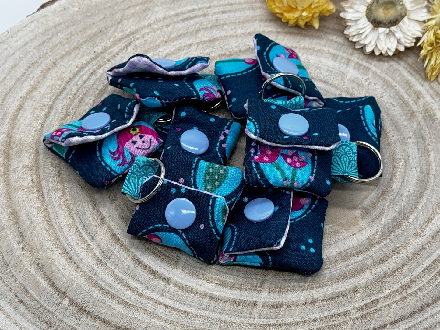 Schlüsselanhänger Mini Tasche mit Einkaufswagenchip praktische Mini Geldbörse blau mit Blumen