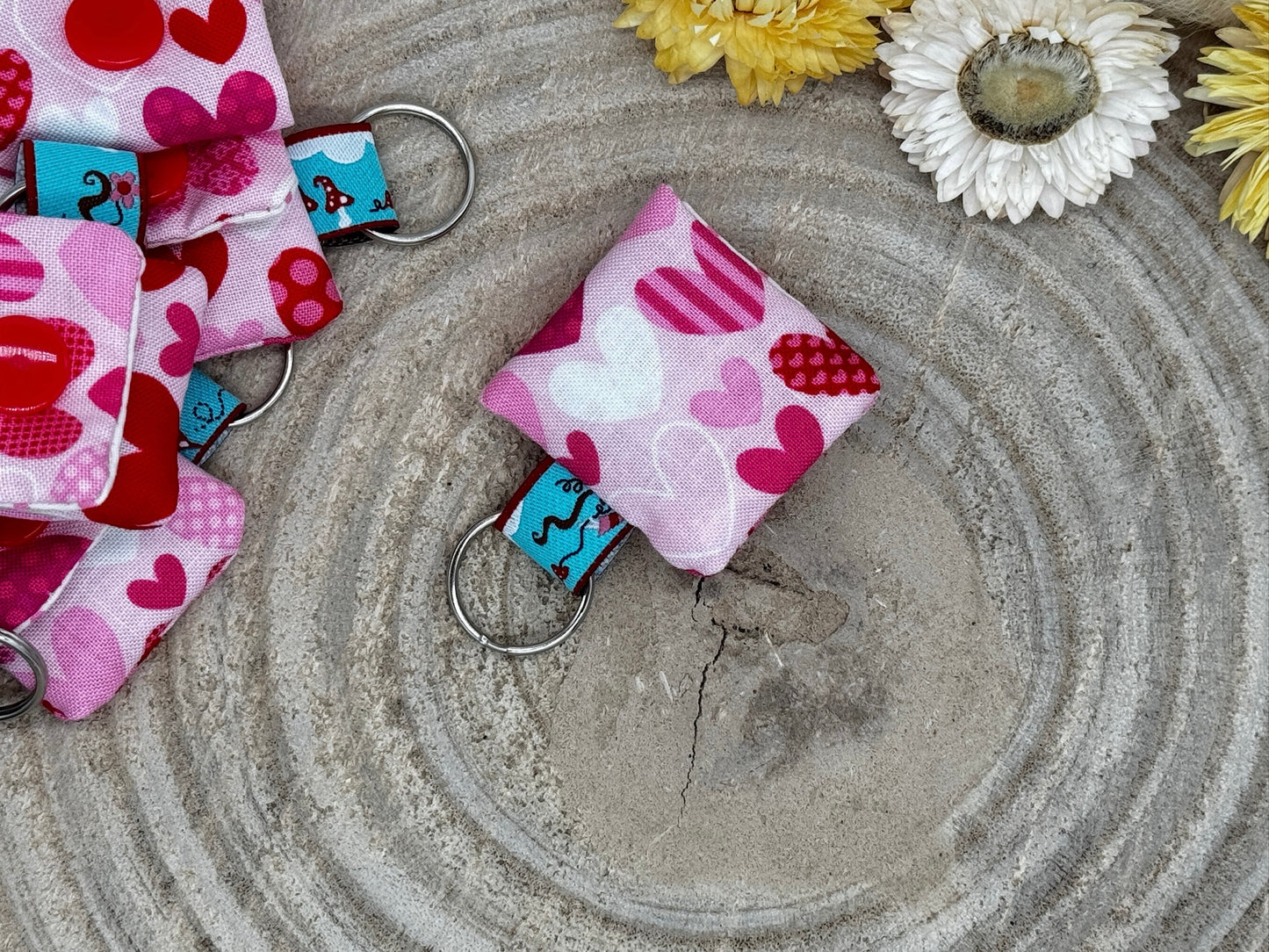 Schlüsselanhänger Mini Tasche rosa mit Herzen