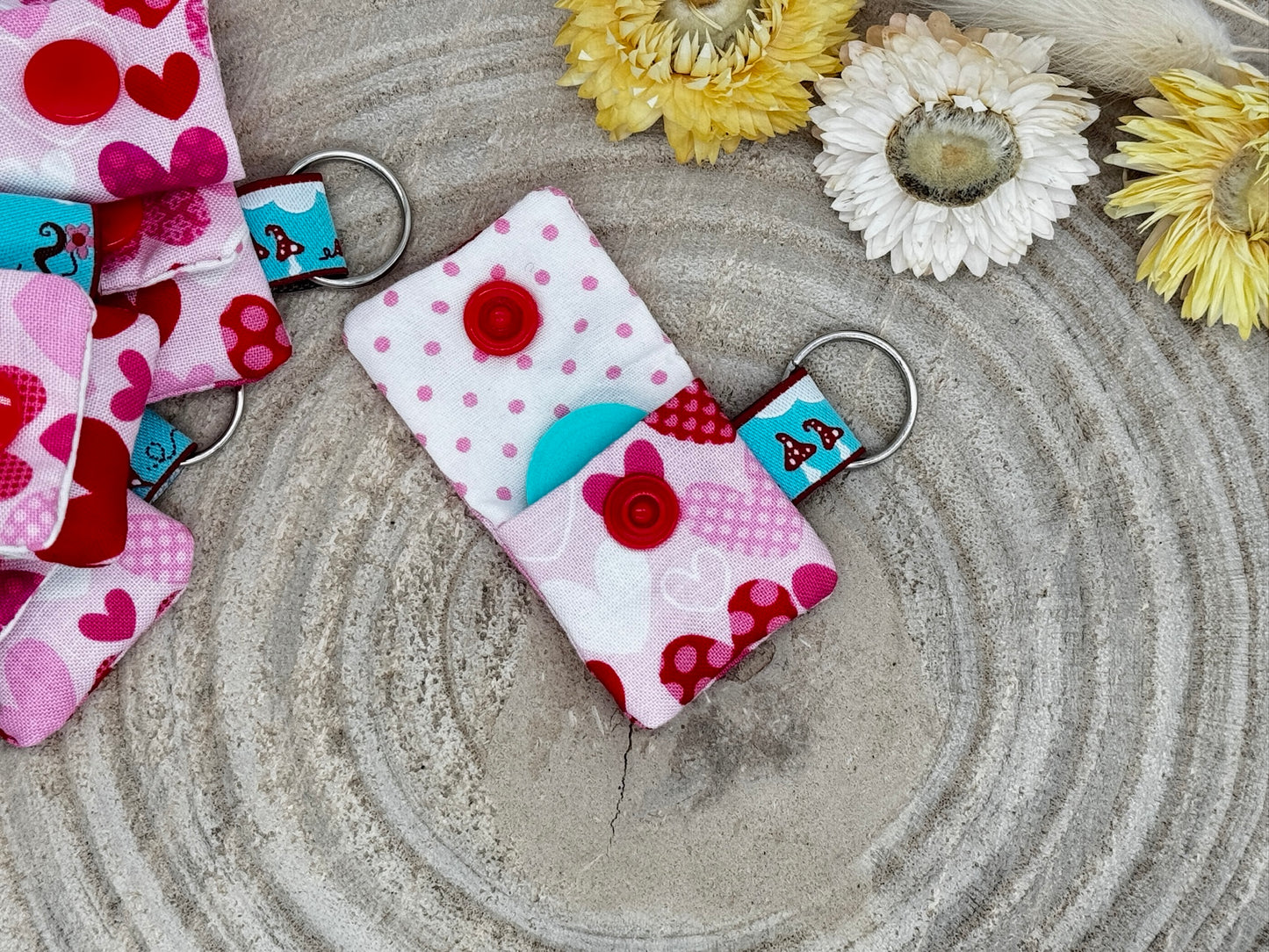 Schlüsselanhänger Mini Tasche rosa mit Herzen