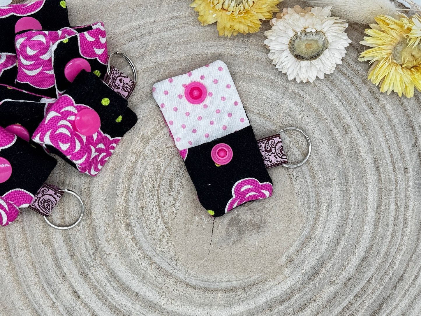 Schlüsselanhänger Mini Tasche schwarz mit Blumen