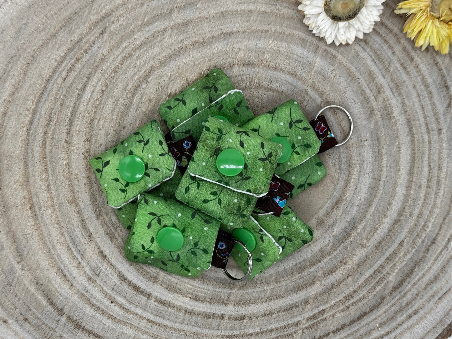 Schlüsselanhänger Mini Tasche grün mit Blättern