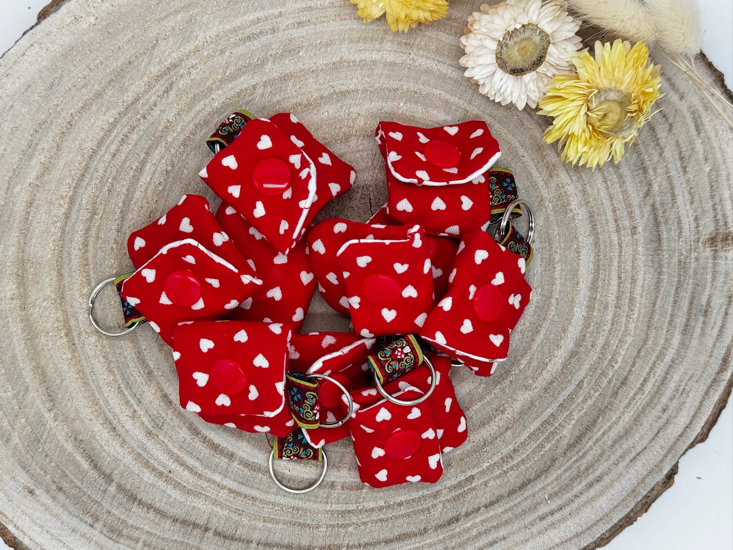 Schlüsselanhänger Mini Tasche rot mit Herzen