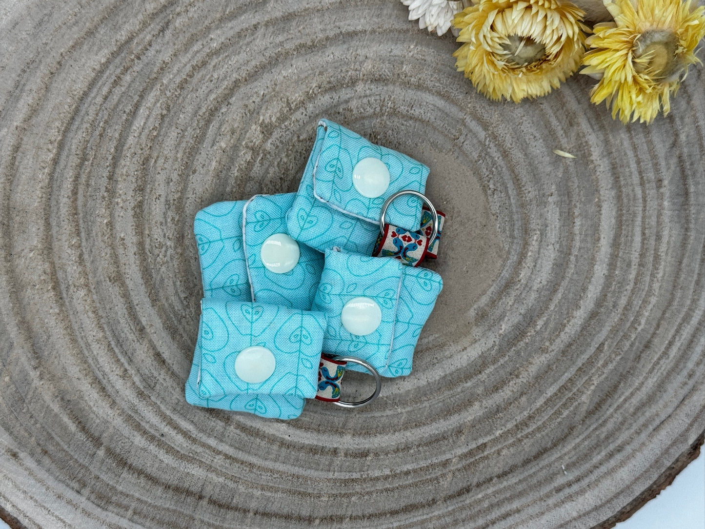 Schlüsselanhänger Mini Tasche blau mit Äpfel