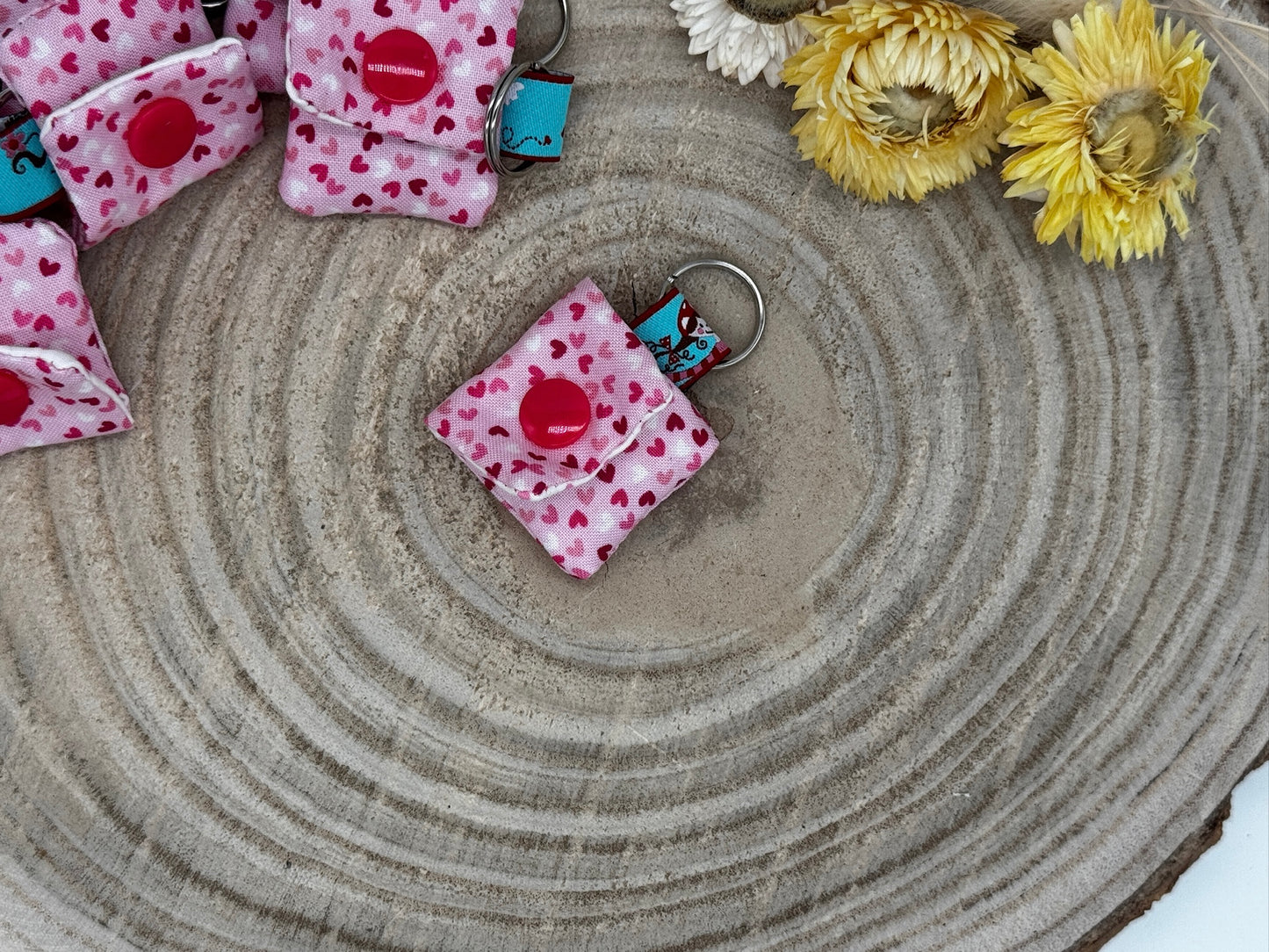 Schlüsselanhänger Mini Tasche rosa mit Herzen