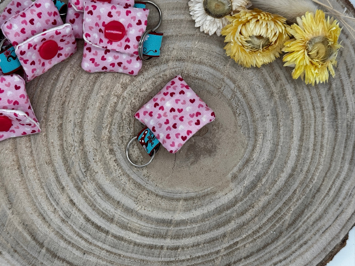 Schlüsselanhänger Mini Tasche rosa mit Herzen