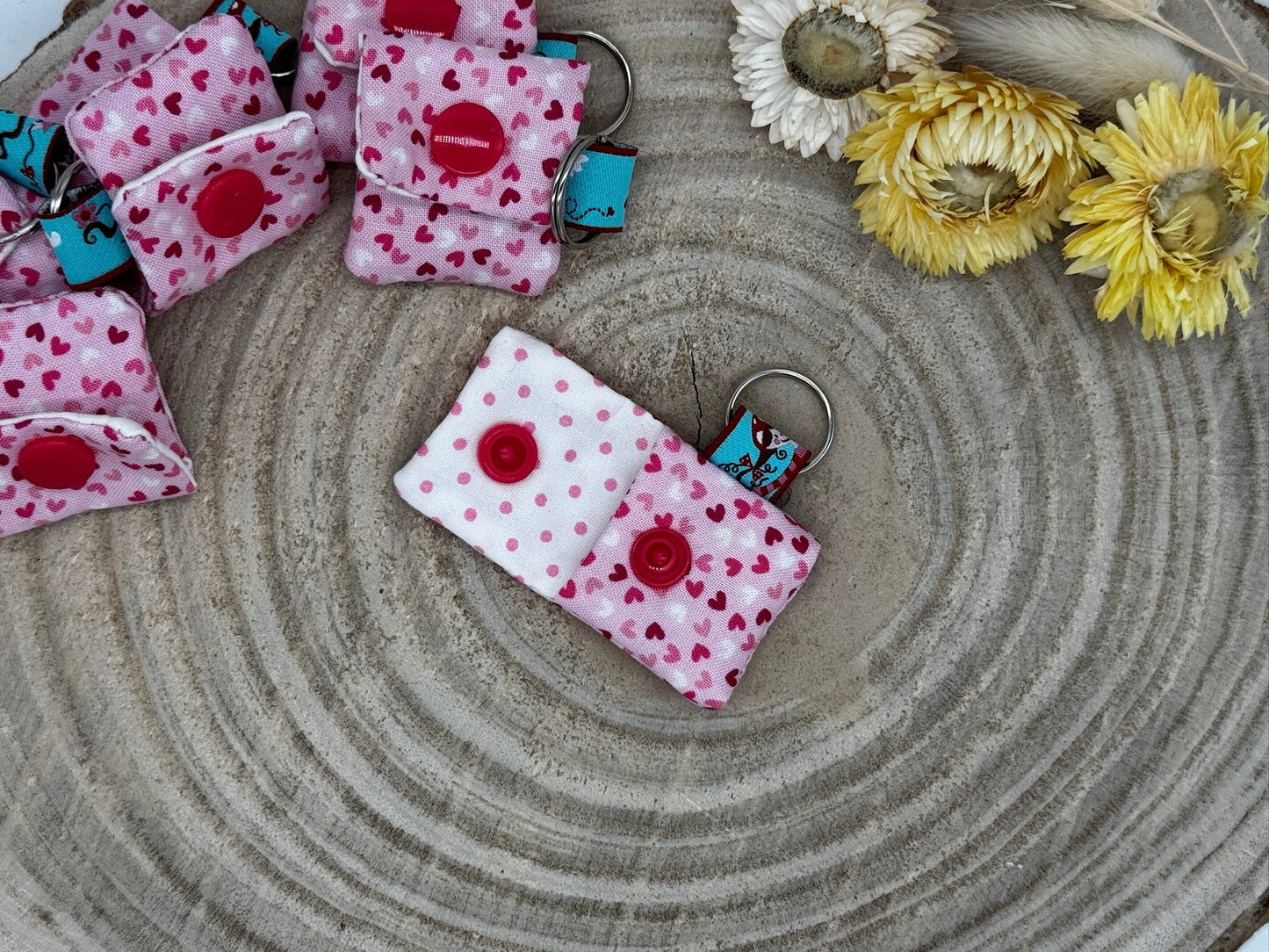 Schlüsselanhänger Mini Tasche rosa mit Herzen