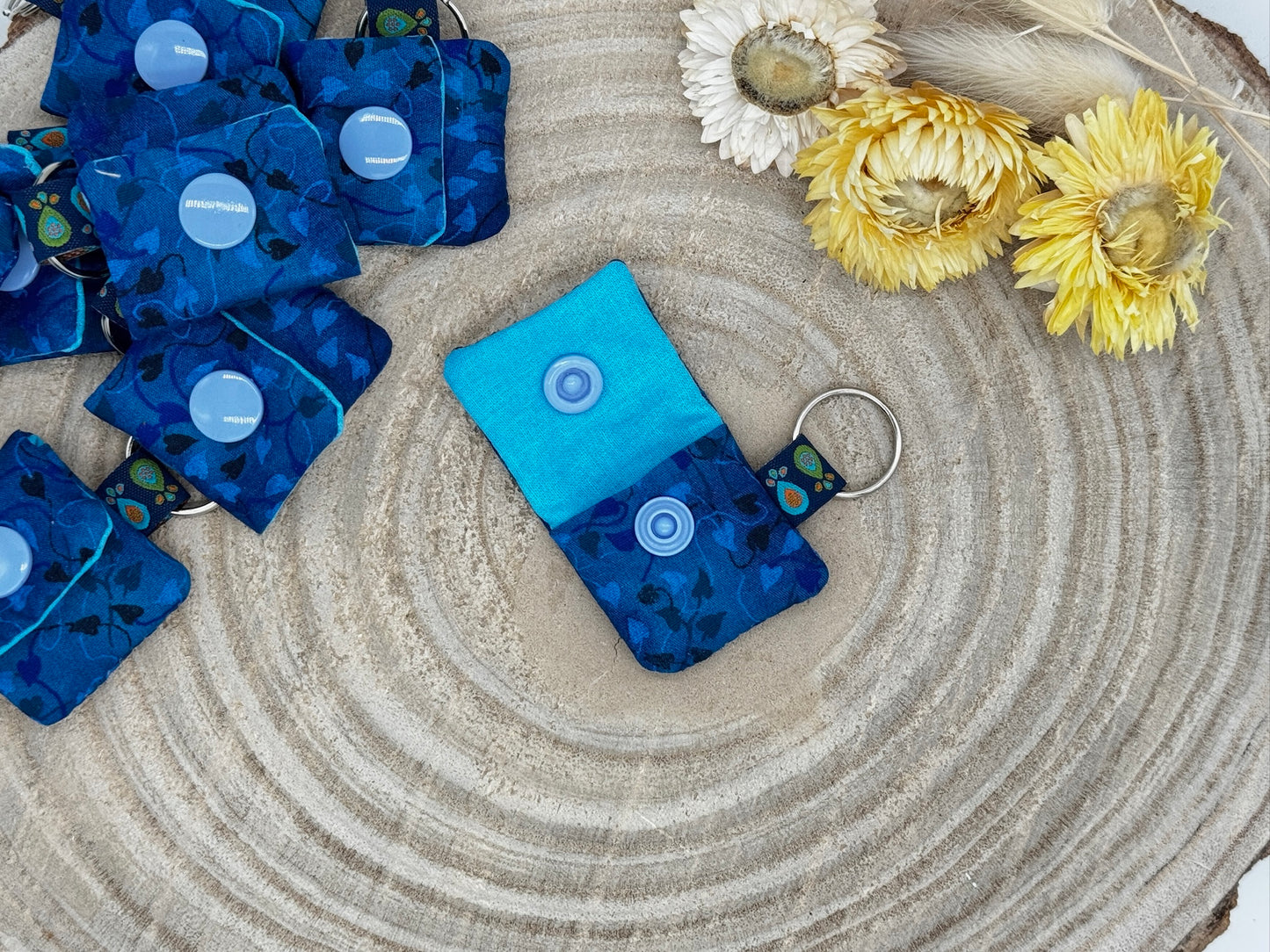 Schlüsselanhänger Mini Tasche blau mit Blätter