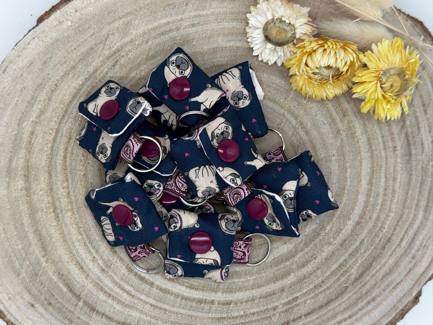 Schlüsselanhänger Mini Tasche blau mit Mops