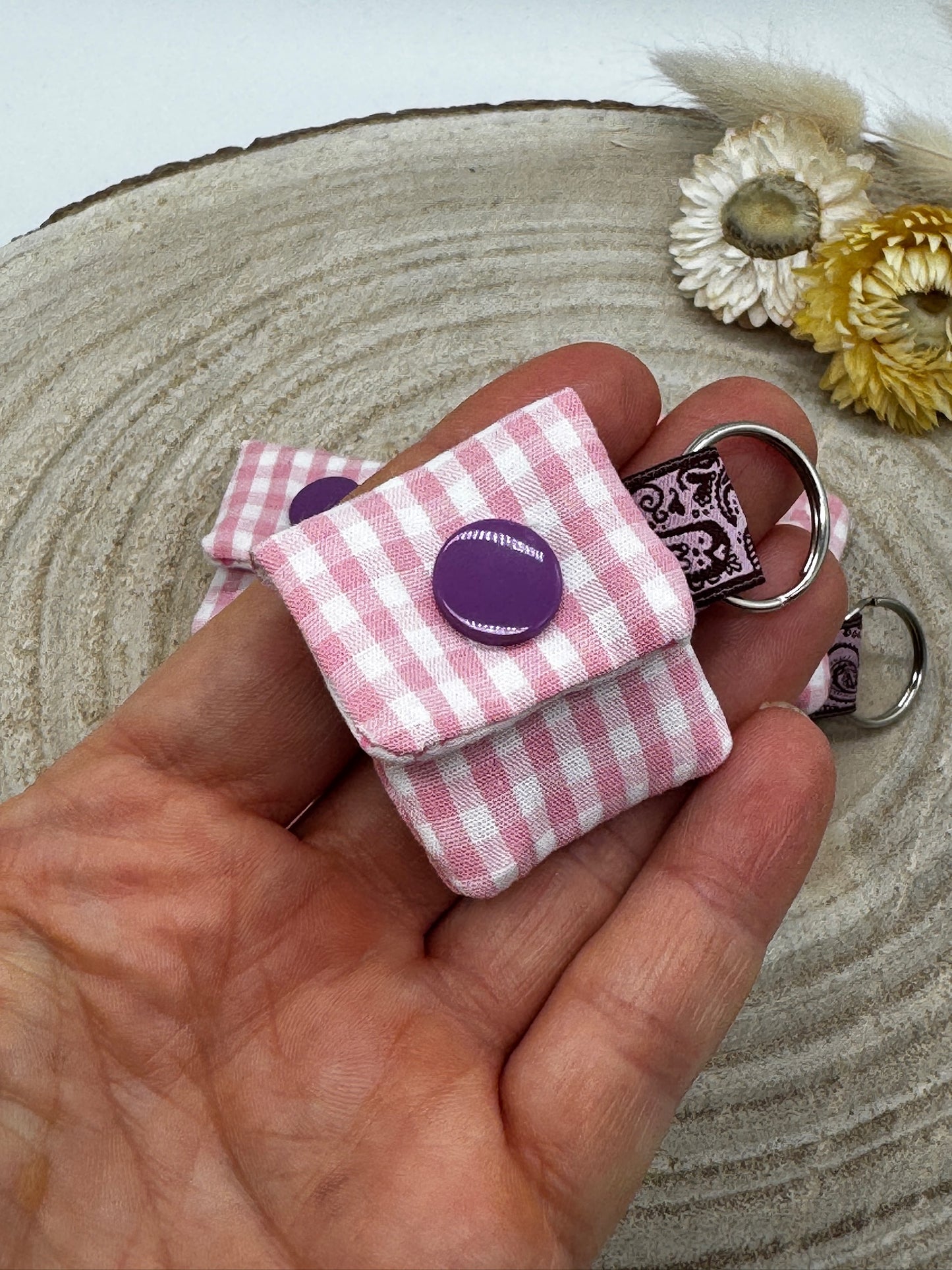 Schlüsselanhänger Mini Tasche rosa karriert