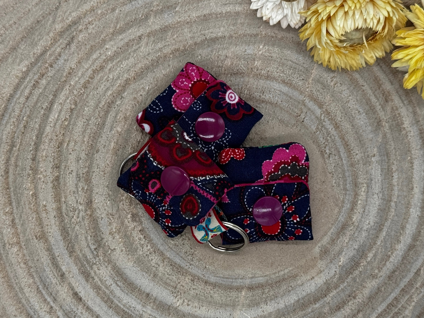 Schlüsselanhänger Mini Tasche blau mit Blumen