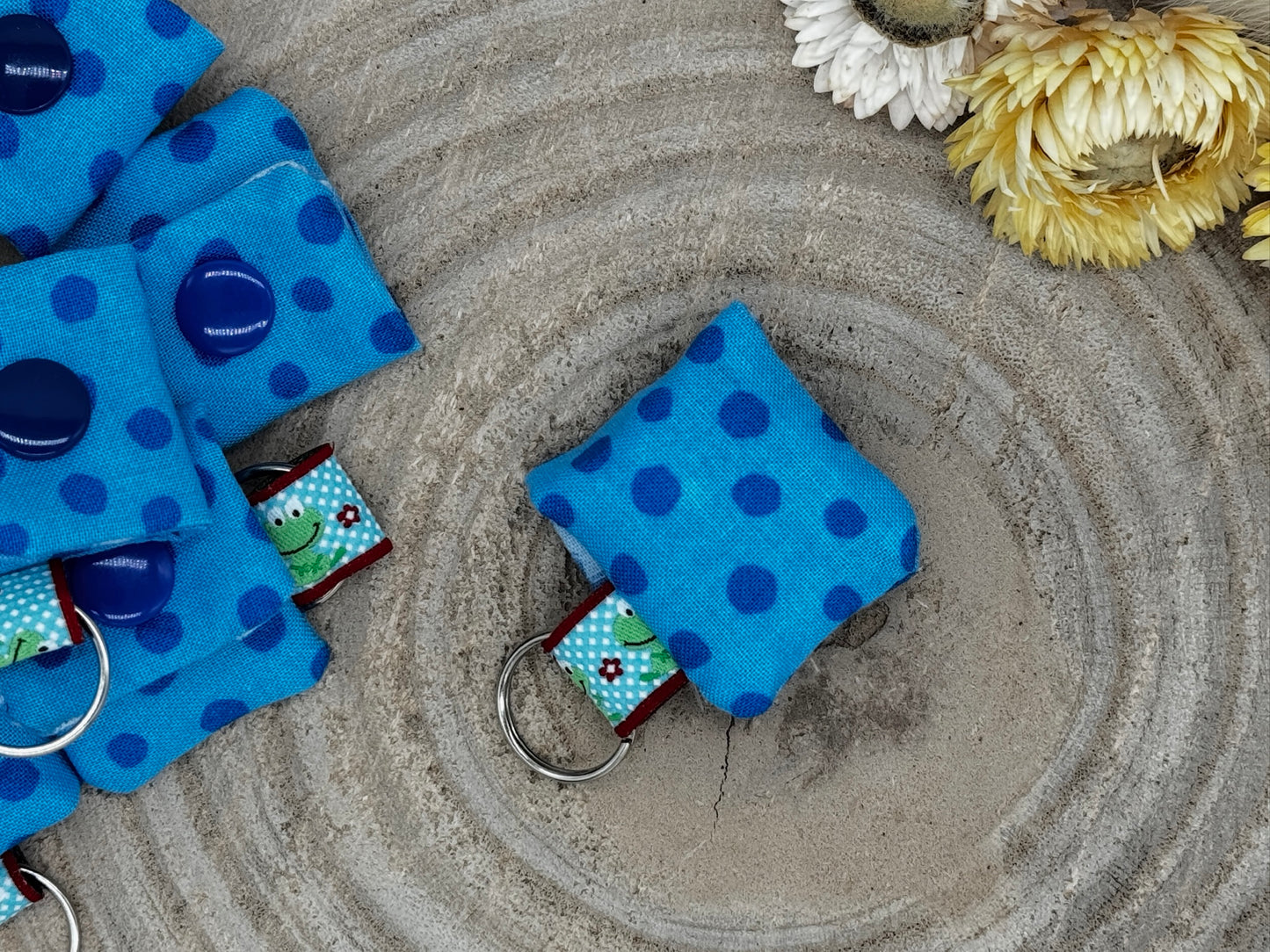 Schlüsselanhänger Mini Tasche blau mit Punkte
