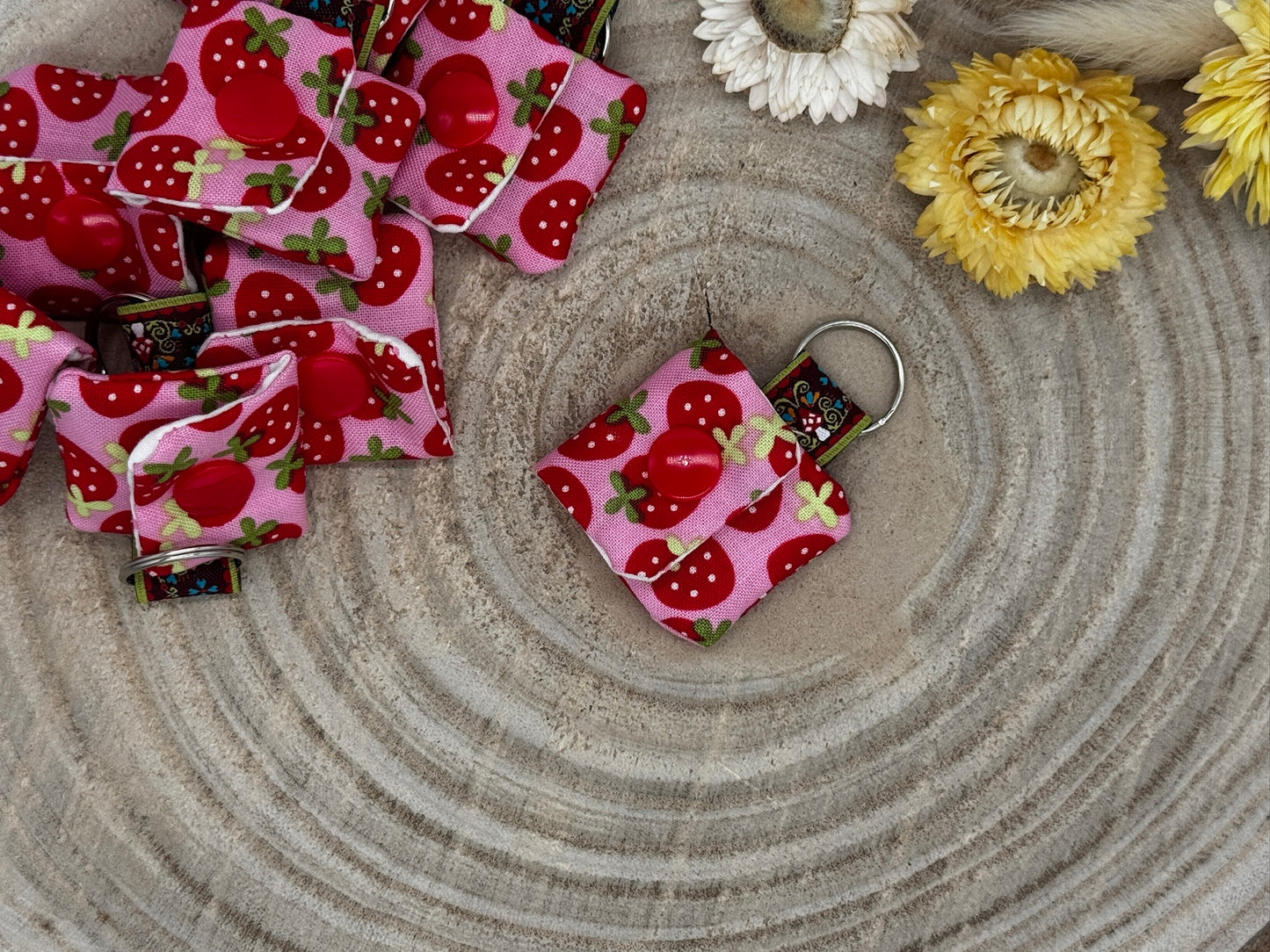 Schlüsselanhänger Mini Tasche rosa mit Erdbeeren