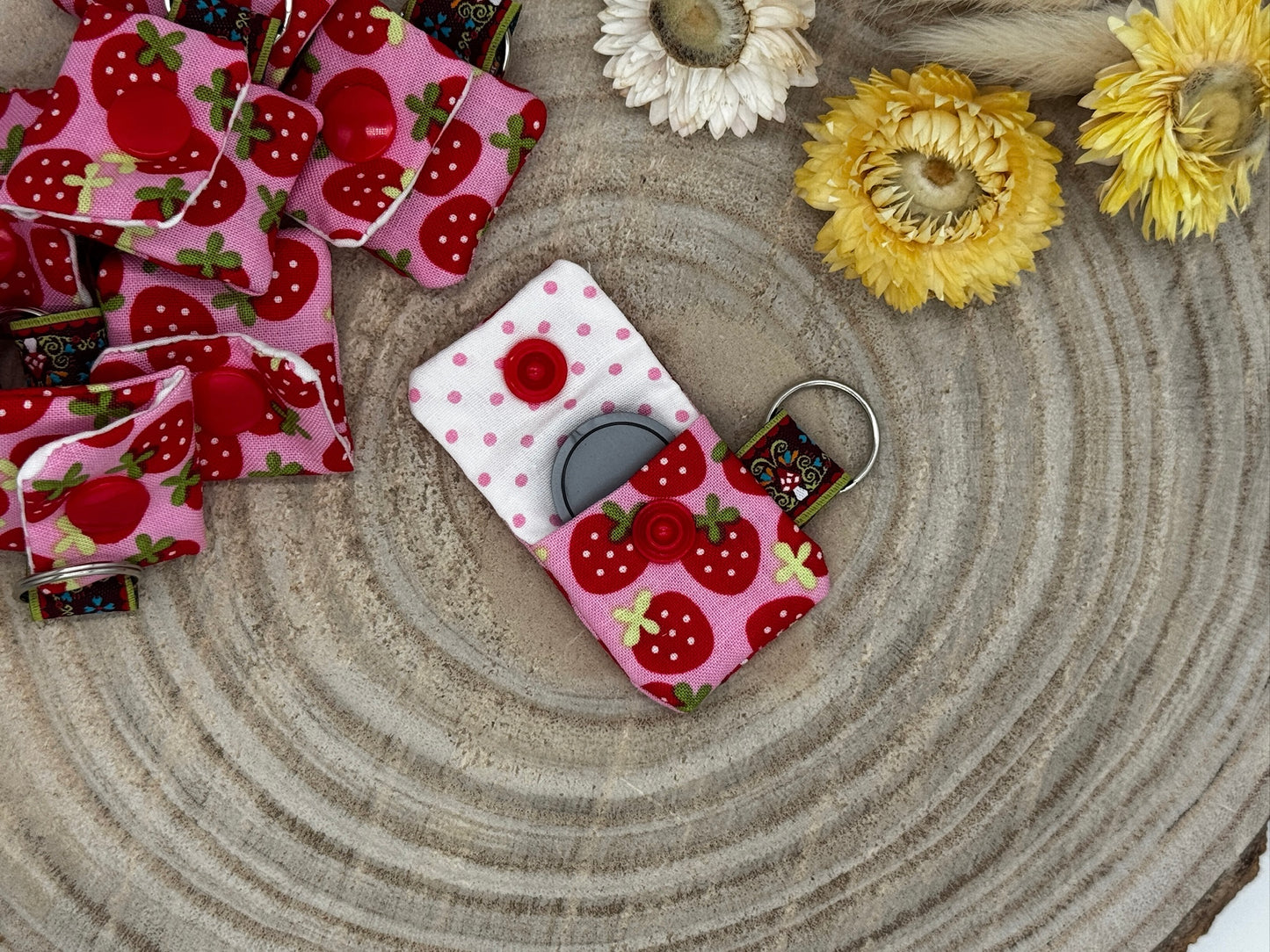 Schlüsselanhänger Mini Tasche rosa mit Erdbeeren