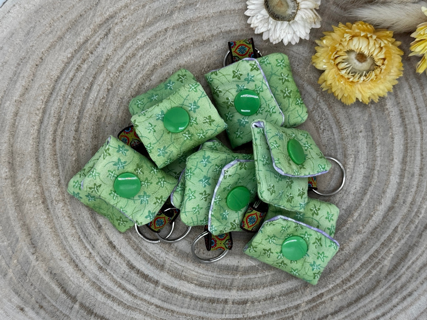 Schlüsselanhänger Mini Tasche grün mit Blätter