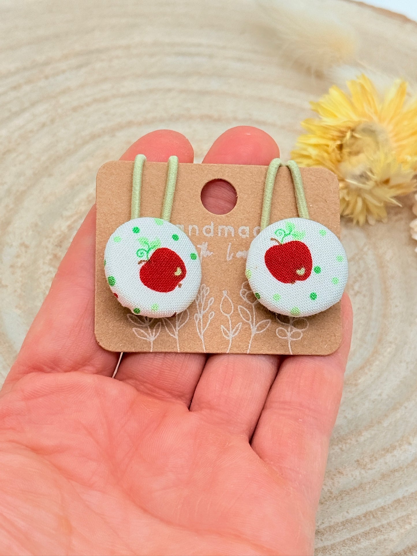 Retro Knopf Haargummi roter Apfel