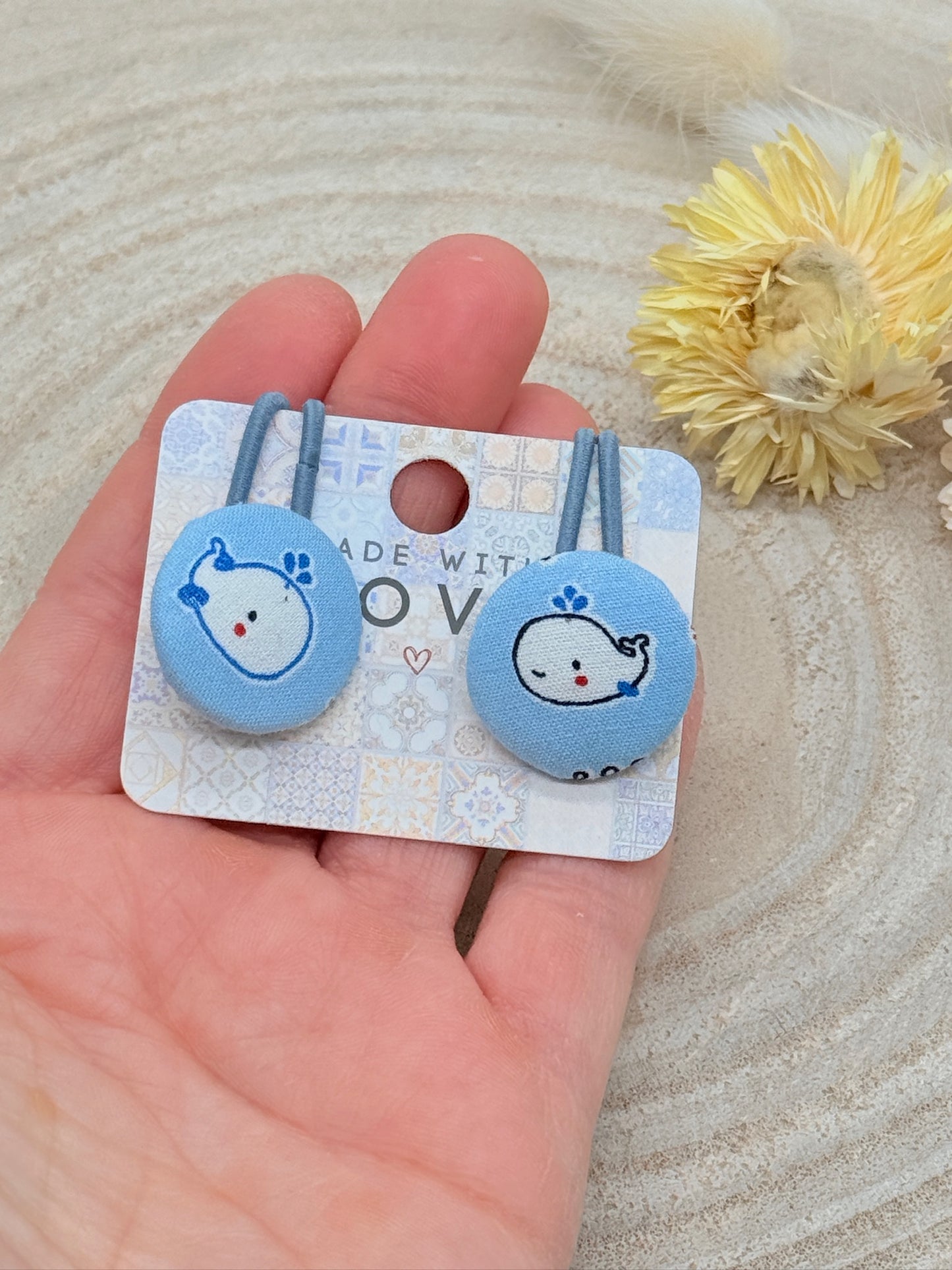 Retro Knopf Haargummi kleiner Wal blau