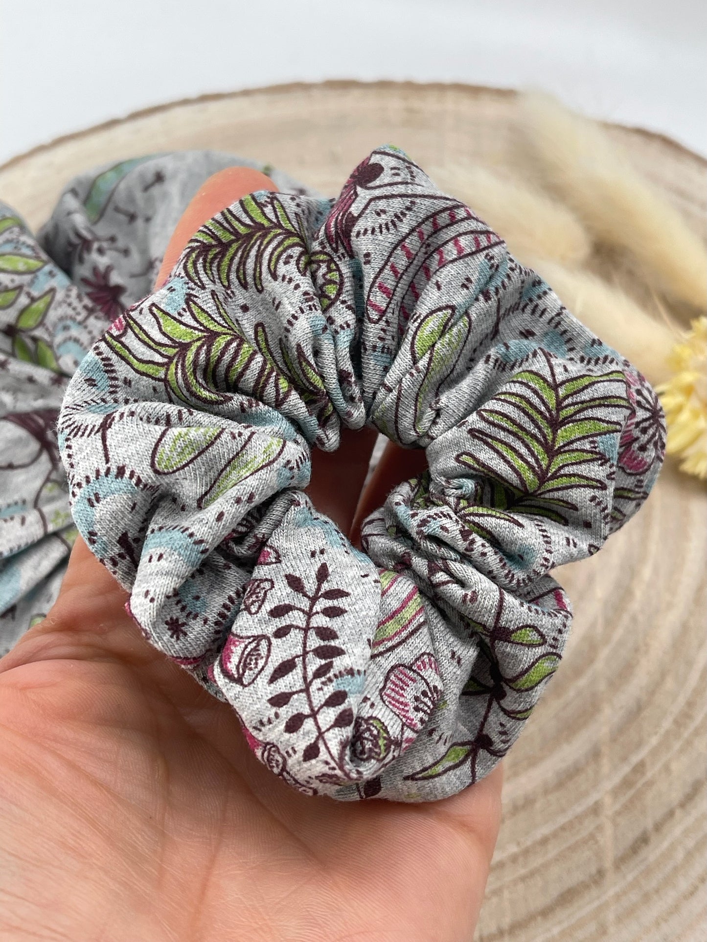 Scrunchie Haargummi elastisches Haarband Haarschmuck graue Elfenwelt für feines oder dickes Haar