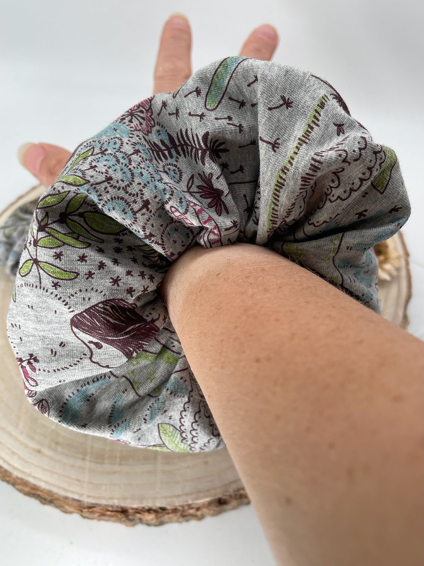 Scrunchie Haargummi elastisches Haarband Haarschmuck graue Elfenwelt für feines oder dickes Haar