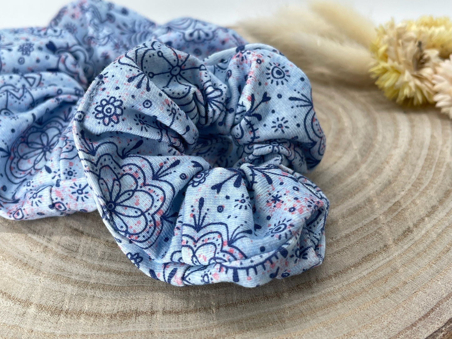 Scrunchie Haargummi elastisches Haarband Haarschmuck blaue Blumen für feines oder dickes Haar