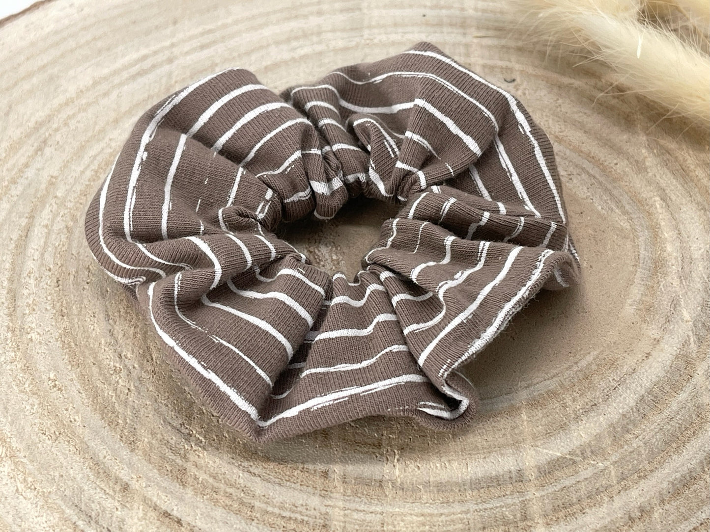 Scrunchie Haargummi elastisches Haarband Haarschmuck Weiß braune Streifen