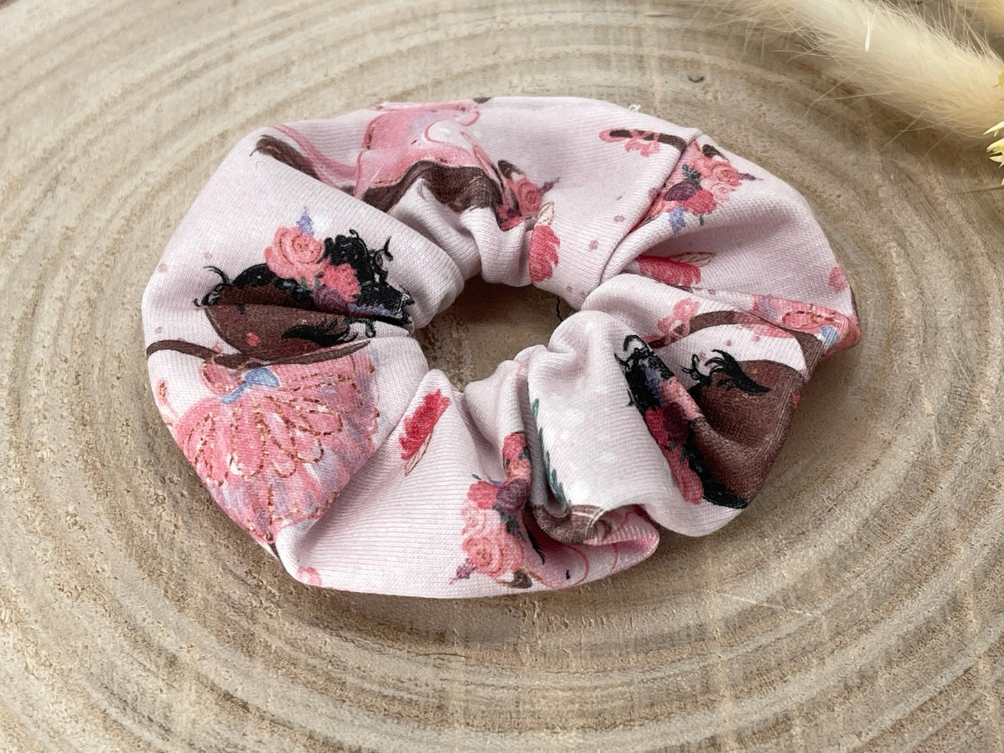 Scrunchie Haargummi elastisches Haarband Haarschmuck Balletttänzerin auf hellrosa