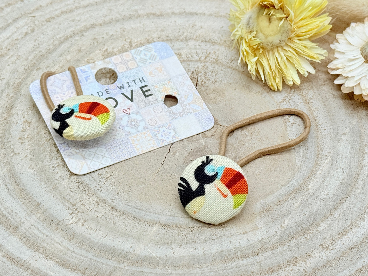 Retro Knopf Haargummi Tukan beige